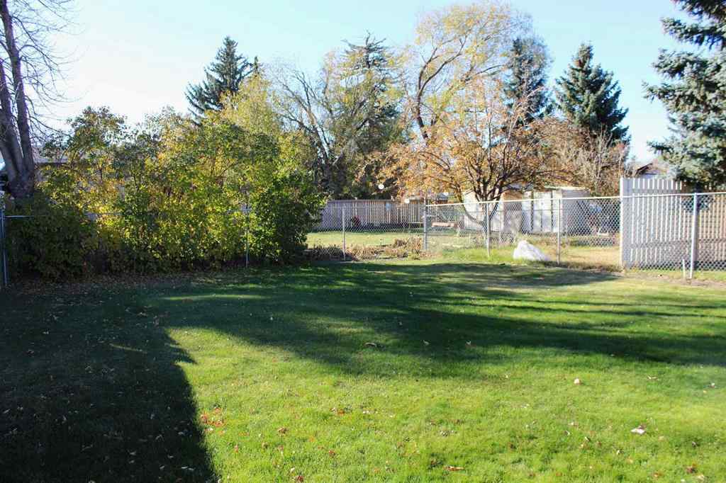 MLS® A2267452 - Unit #B 531 4 Avenue E in Central Brooks, Residential