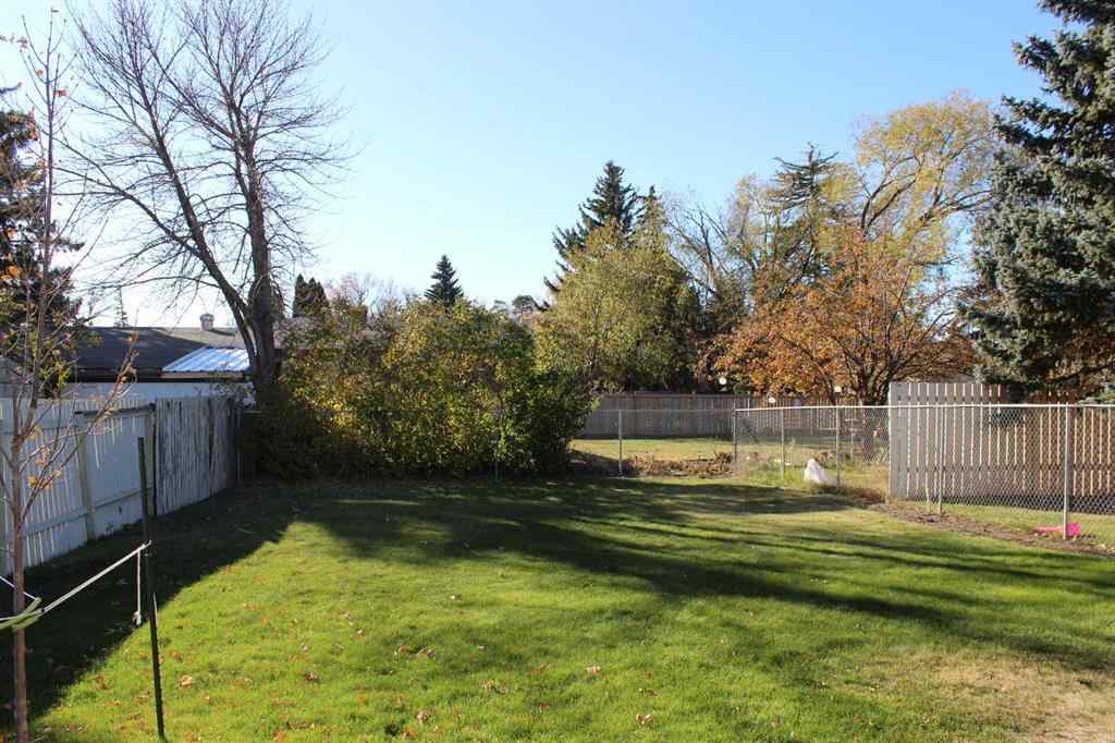 MLS® A2267452 - Unit #B 531 4 Avenue E in Central Brooks, Residential