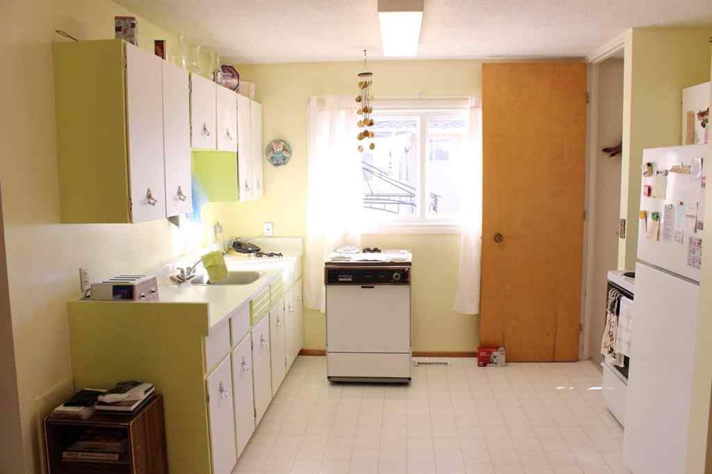 MLS® A2267452 - Unit #B 531 4 Avenue E in Central Brooks, Residential