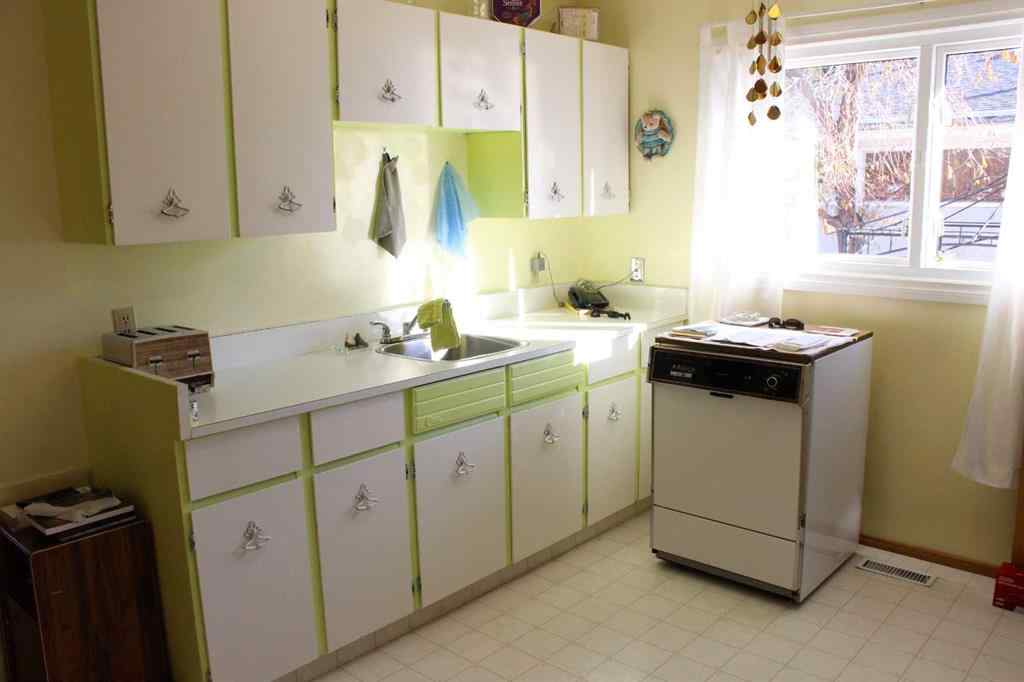 MLS® A2267452 - Unit #B 531 4 Avenue E in Central Brooks, Residential