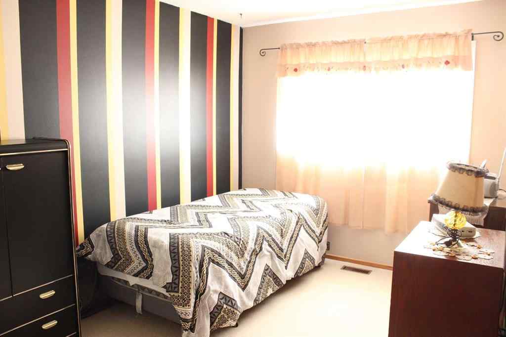 MLS® A2267452 - Unit #B 531 4 Avenue E in Central Brooks, Residential