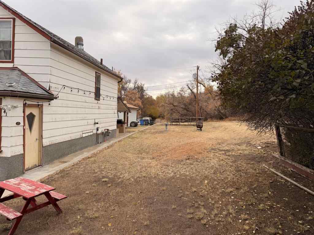 MLS® A2267458 - 641 7 Street SE in River Flats Medicine Hat, Residential