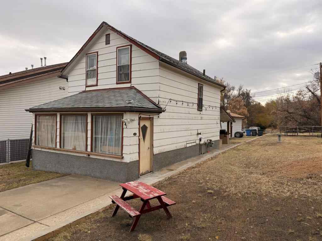 MLS® A2267458 - 641 7 Street SE in River Flats Medicine Hat, Residential