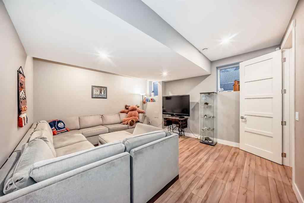 MLS® A2267460 - Unit #2 413 25 Avenue NE in Winston Heights/Mountview Calgary, Residential