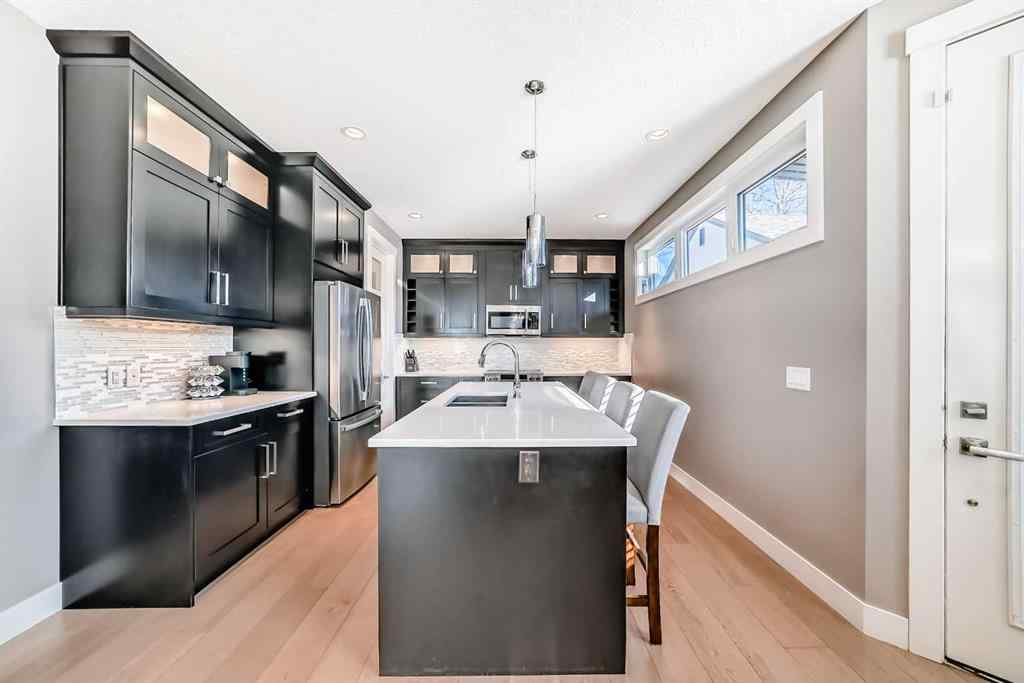 MLS® A2267460 - Unit #2 413 25 Avenue NE in Winston Heights/Mountview Calgary, Residential