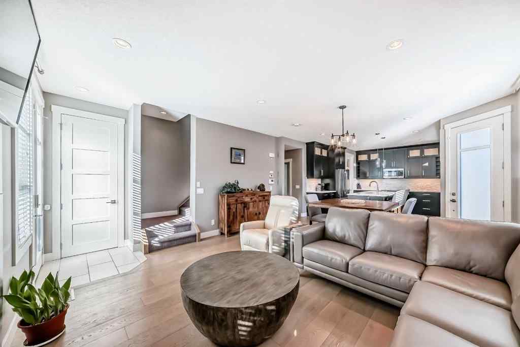 MLS® A2267460 - Unit #2 413 25 Avenue NE in Winston Heights/Mountview Calgary, Residential