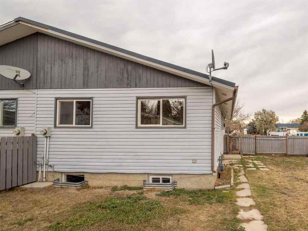 MLS® A2267462 - 2 Cayuga Crescent W in Indian Battle Heights Lethbridge, Residential