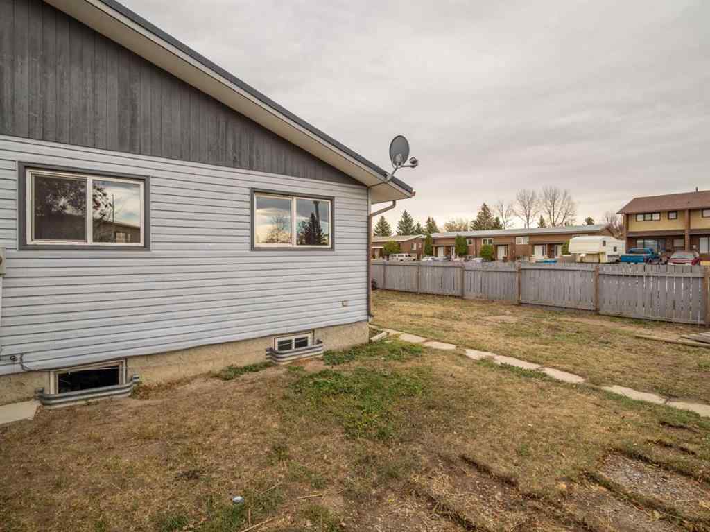 MLS® A2267462 - 2 Cayuga Crescent W in Indian Battle Heights Lethbridge, Residential