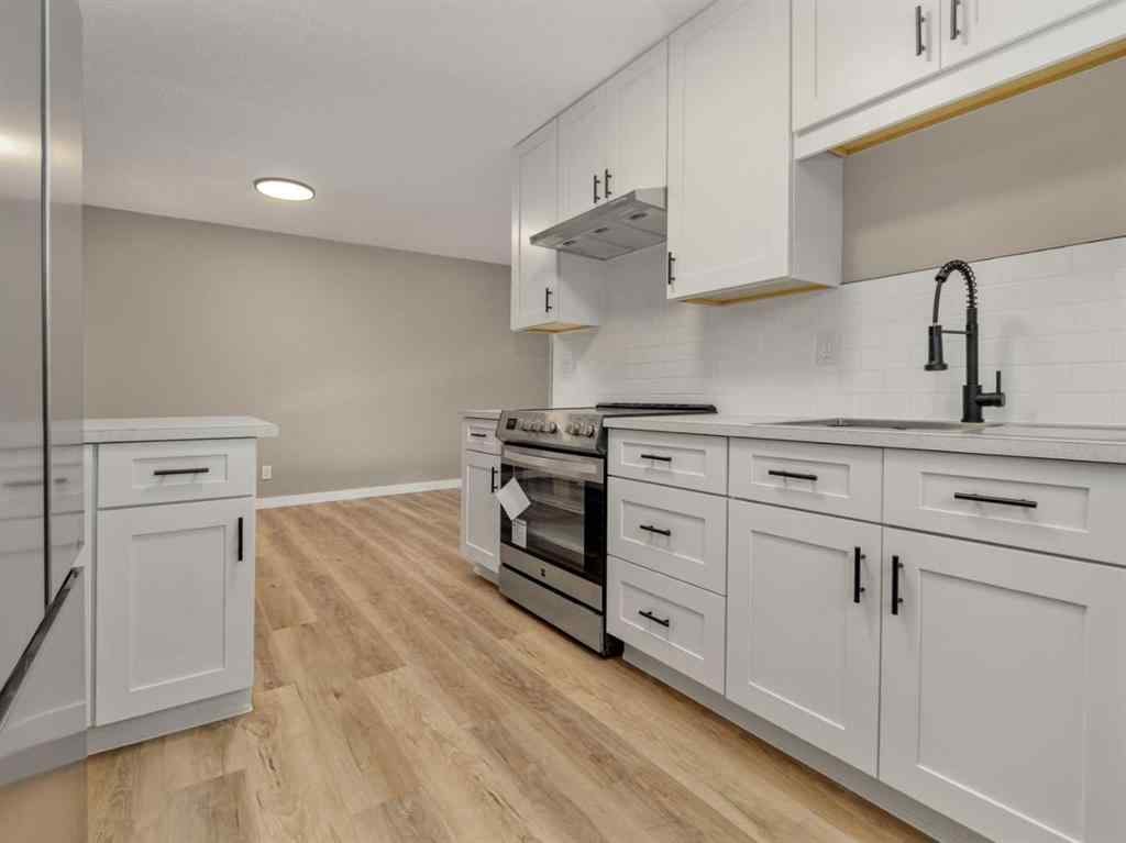 MLS® A2267462 - 2 Cayuga Crescent W in Indian Battle Heights Lethbridge, Residential