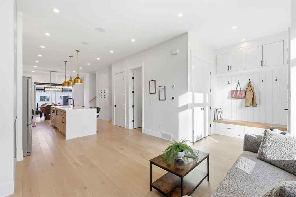 MLS® A2267476 - 260 22 Avenue NE in Tuxedo Park Calgary, Residential