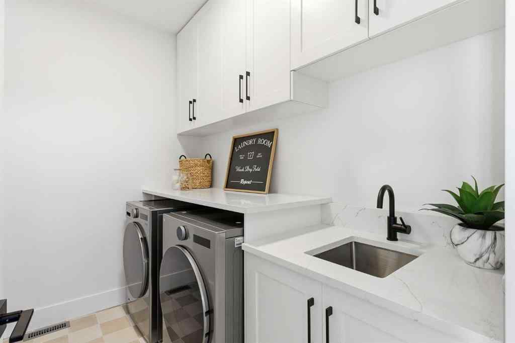 MLS® A2267476 - 260 22 Avenue NE in Tuxedo Park Calgary, Residential