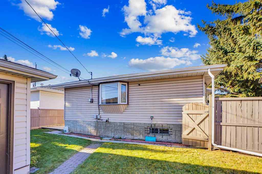 MLS® A2267479 - 272 Sackville Drive SW in Southwood Calgary, Residential