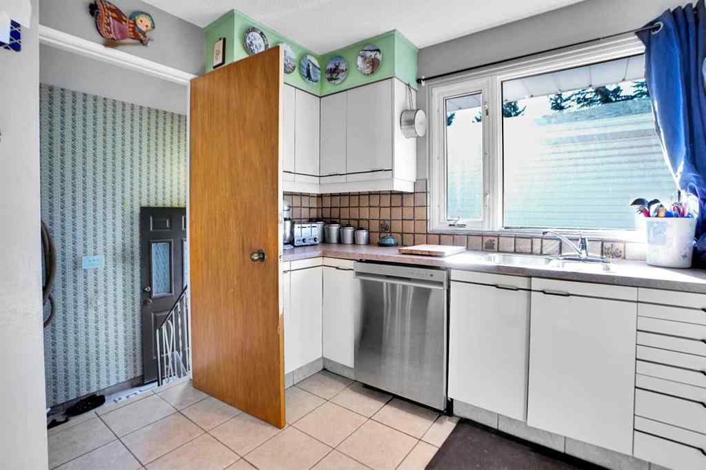 MLS® A2267479 - 272 Sackville Drive SW in Southwood Calgary, Residential