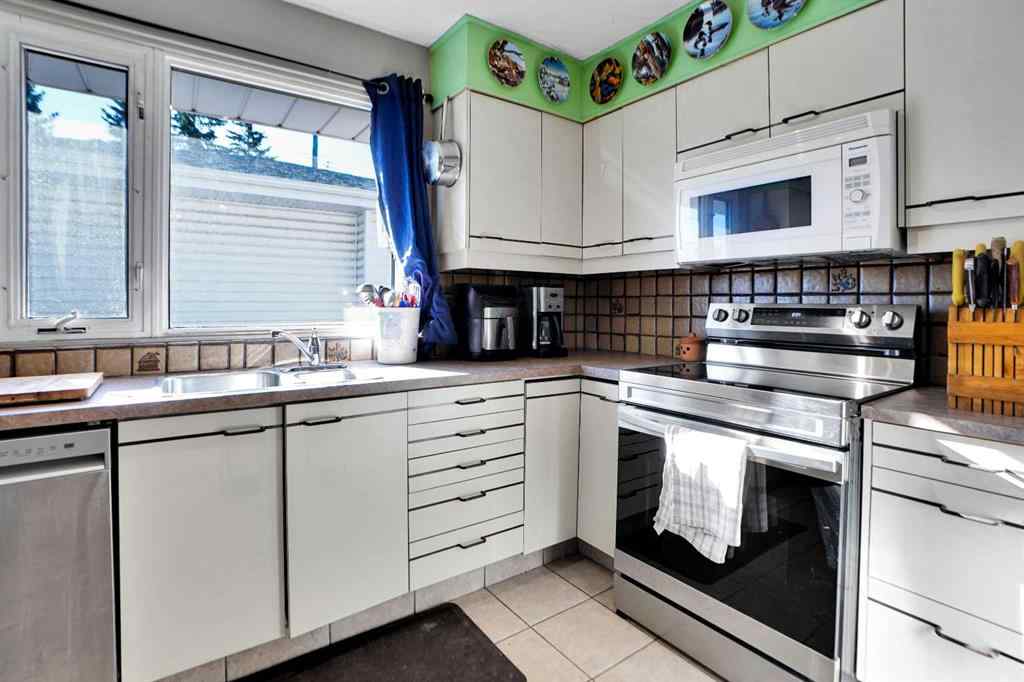 MLS® A2267479 - 272 Sackville Drive SW in Southwood Calgary, Residential