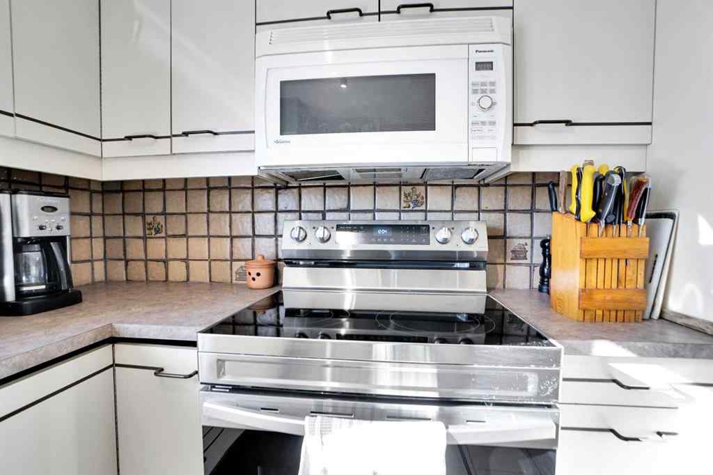 MLS® A2267479 - 272 Sackville Drive SW in Southwood Calgary, Residential