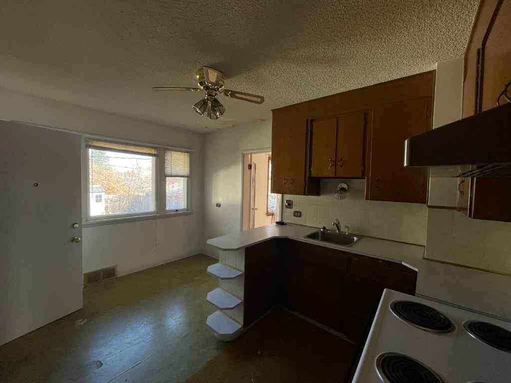 MLS® A2267480 - 2424 17 Avenue SW in Scarboro/Sunalta West Calgary, Residential