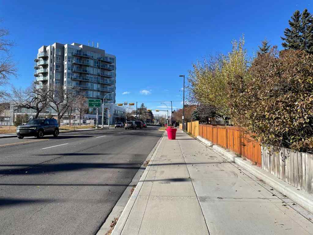 MLS® A2267480 - 2424 17 Avenue SW in Scarboro/Sunalta West Calgary, Residential