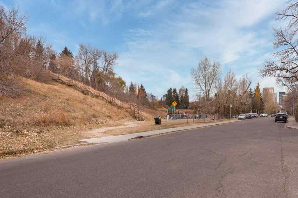 MLS&reg; # A2267505 - Unit #305 626 24 Avenue SW in Cliff Bungalow Calgary, Residential Open Houses