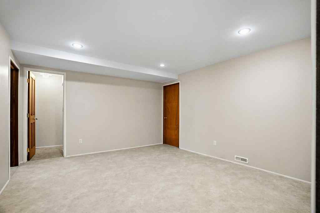 MLS® A2267532 - 827 Lake Emerald Place SE in Lake Bonavista Calgary, Residential