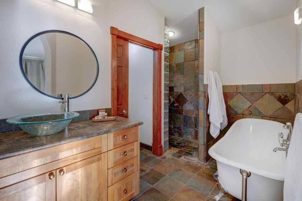 MLS® A2267538 - 2720 20 Street SW in South Calgary Calgary, Residential