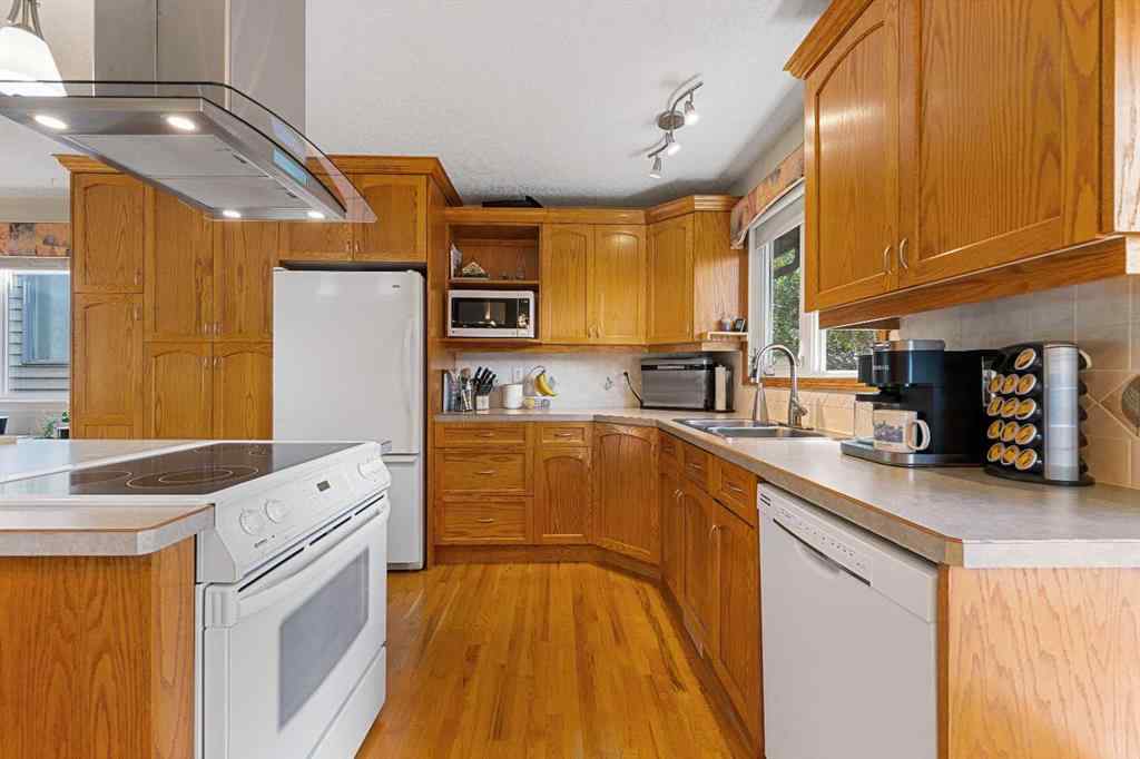 MLS® A2267546 - 7 Bernard Court NW in Beddington Heights Calgary, Residential