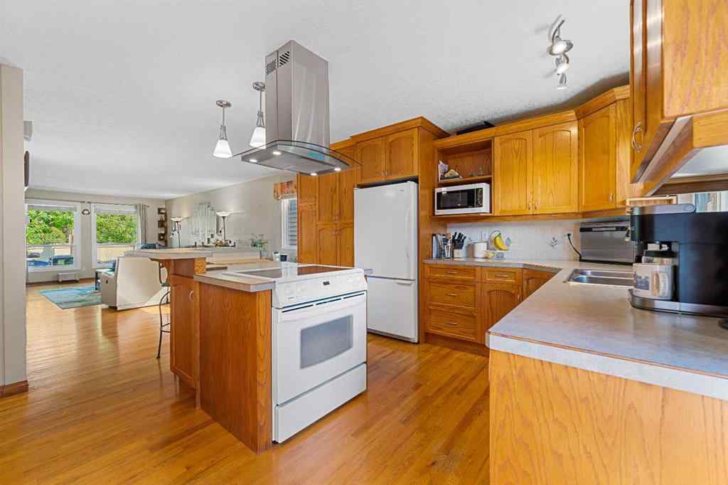 MLS® A2267546 - 7 Bernard Court NW in Beddington Heights Calgary, Residential