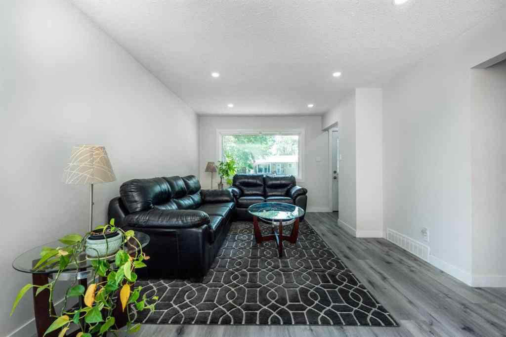 MLS&reg; # A2267550 - 2210 35 Street SE in Southview Calgary, Residential Open Houses