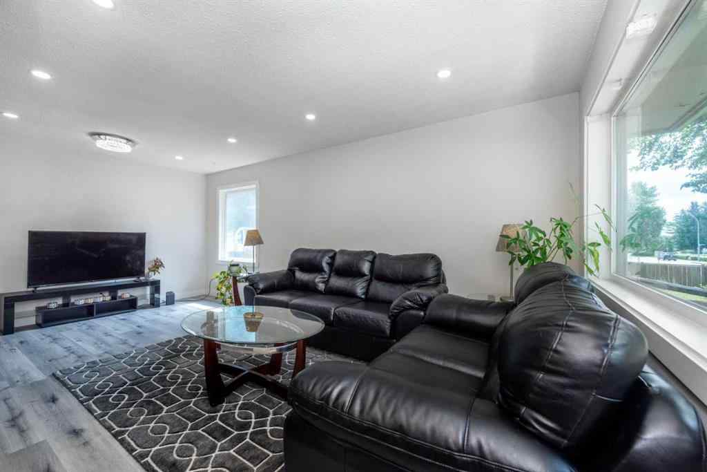 MLS&reg; # A2267550 - 2210 35 Street SE in Southview Calgary, Residential Open Houses