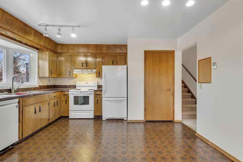 MLS® A2267557 - 4632 26 Avenue NE in Rundle Calgary, Residential