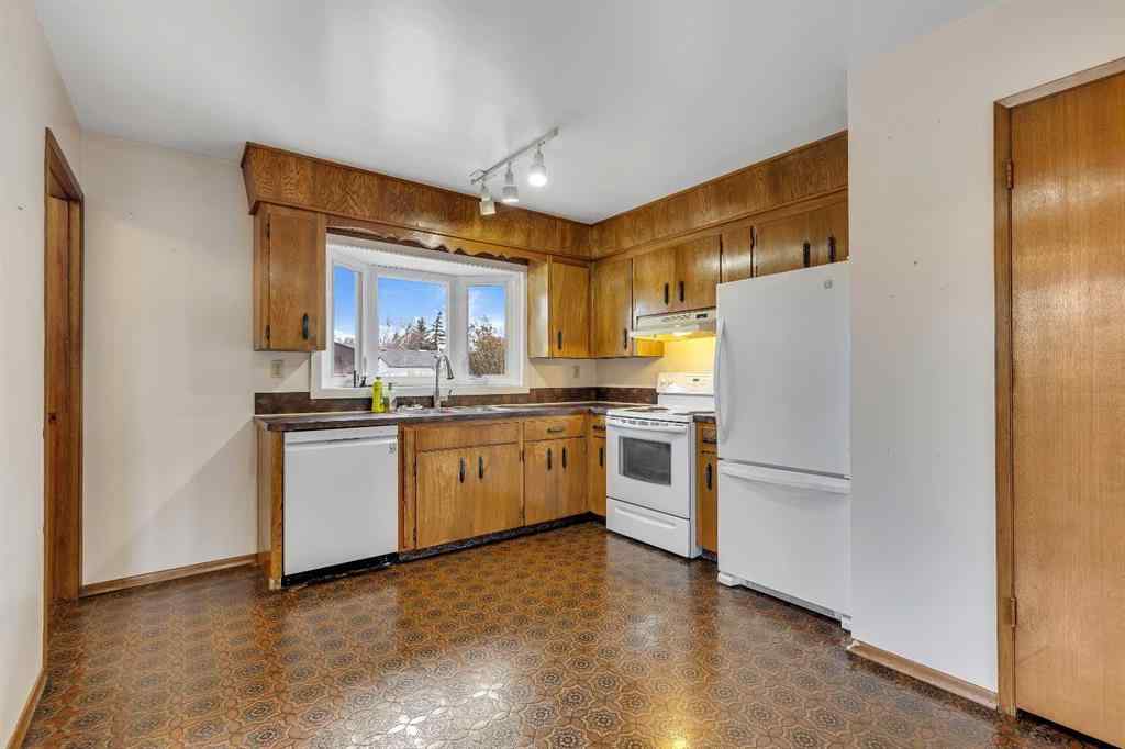 MLS® A2267557 - 4632 26 Avenue NE in Rundle Calgary, Residential