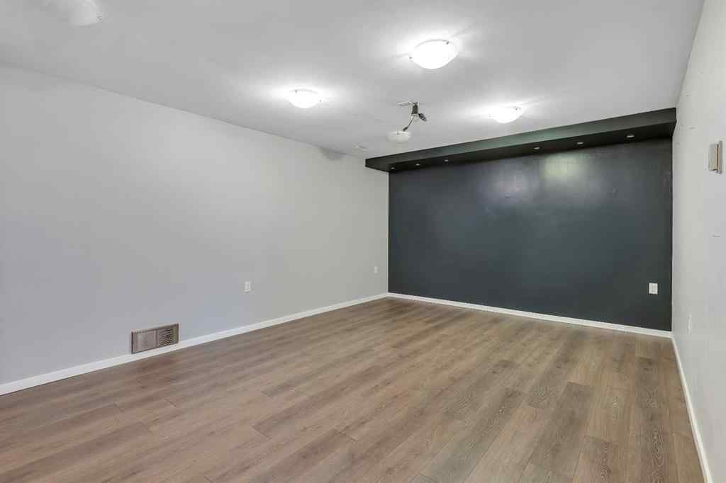 MLS® A2267557 - 4632 26 Avenue NE in Rundle Calgary, Residential