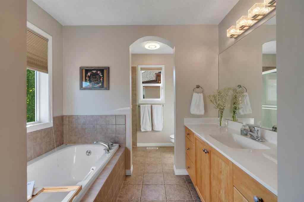 MLS® A2267586 - 10 Arbour Vista Close NW in Arbour Lake Calgary, Residential