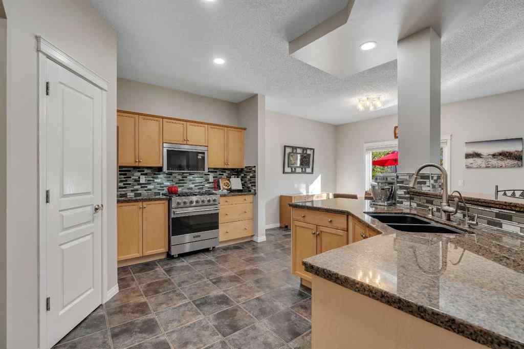 MLS® A2267586 - 10 Arbour Vista Close NW in Arbour Lake Calgary, Residential