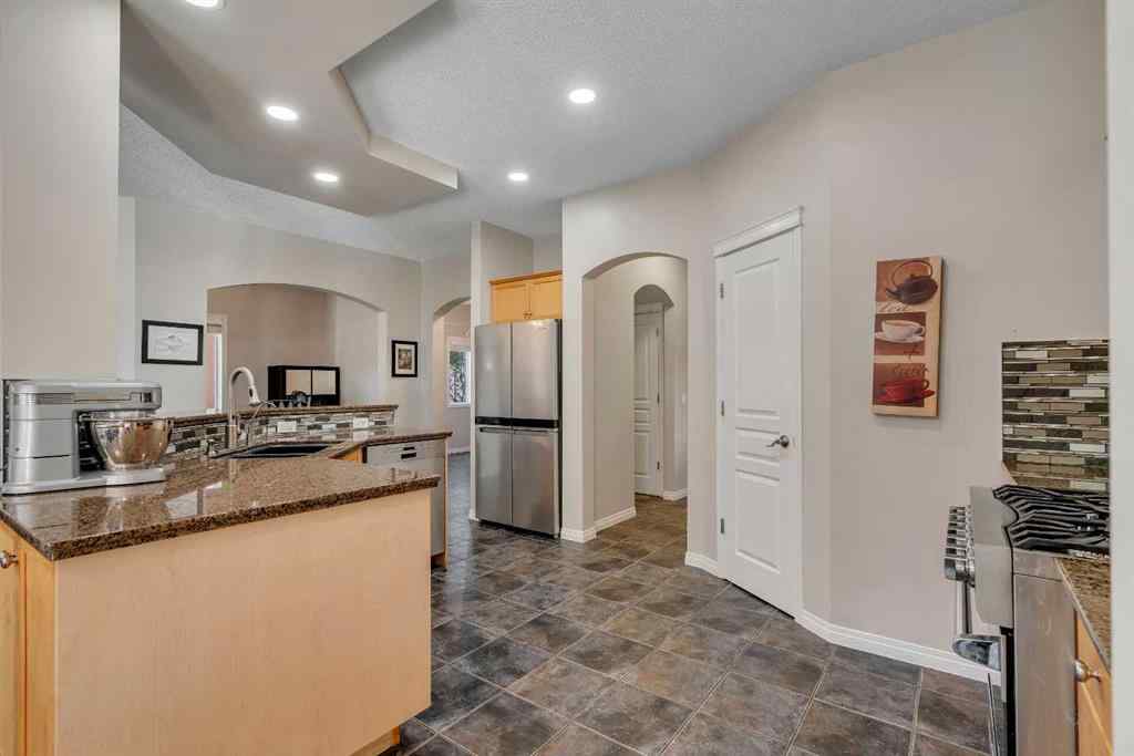 MLS® A2267586 - 10 Arbour Vista Close NW in Arbour Lake Calgary, Residential