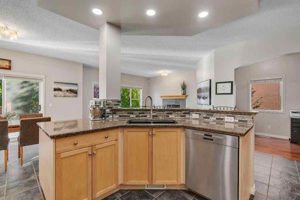 MLS® A2267586 - 10 Arbour Vista Close NW in Arbour Lake Calgary, Residential