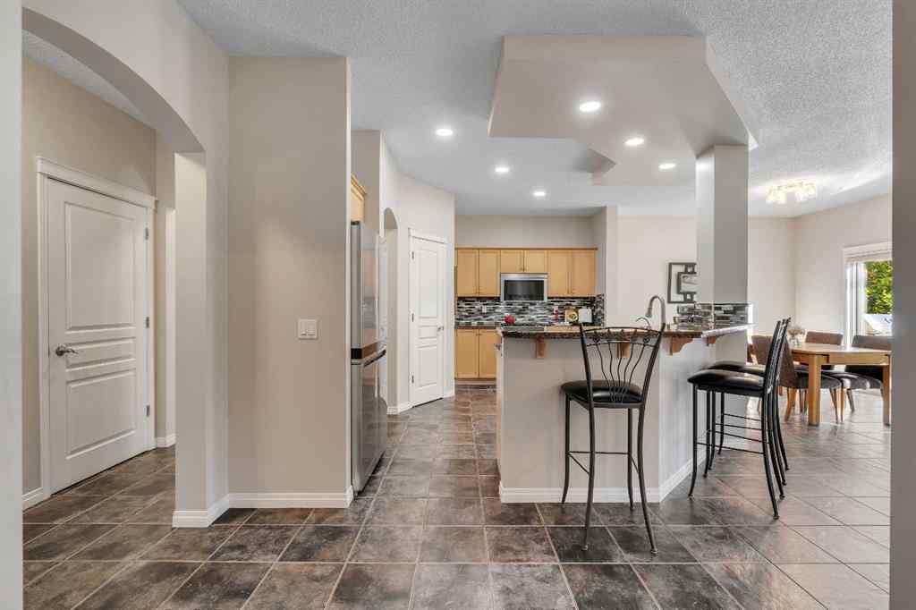 MLS® A2267586 - 10 Arbour Vista Close NW in Arbour Lake Calgary, Residential