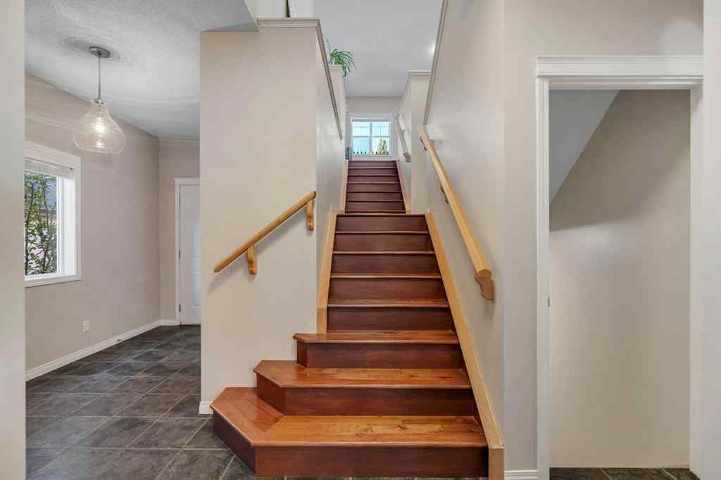 MLS® A2267586 - 10 Arbour Vista Close NW in Arbour Lake Calgary, Residential