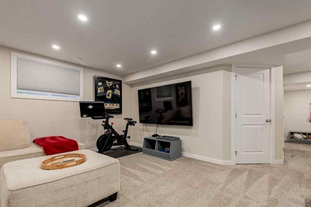 MLS® A2267588 - 32 Evanscove Heights NW in Evanston Calgary, Residential