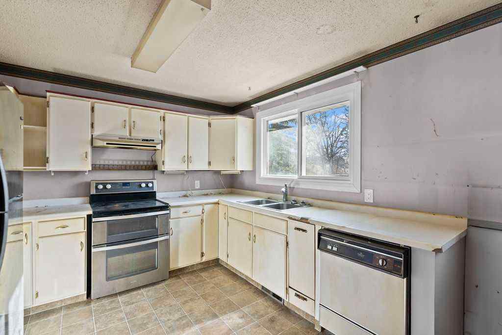 MLS® A2267590 - 127 Lynnview Way SE in Ogden Calgary, Residential