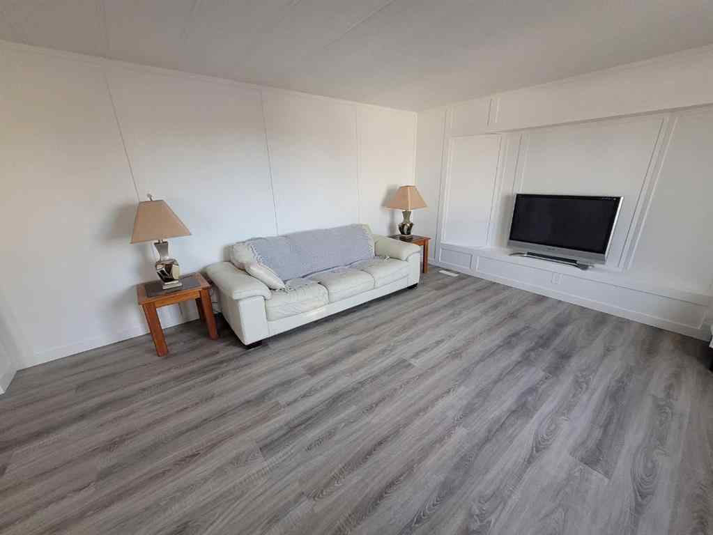 MLS&reg; # A2267597 - Unit #Unit 27 4402 48 Avenue  in NONE Sylvan Lake, Mobile Open Houses