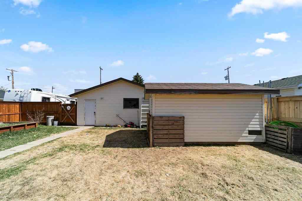 MLS® A2267600 - 5419 53 Street  in Sparling Camrose, Residential
