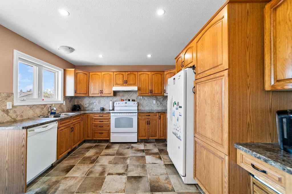 MLS® A2267600 - 5419 53 Street  in Sparling Camrose, Residential