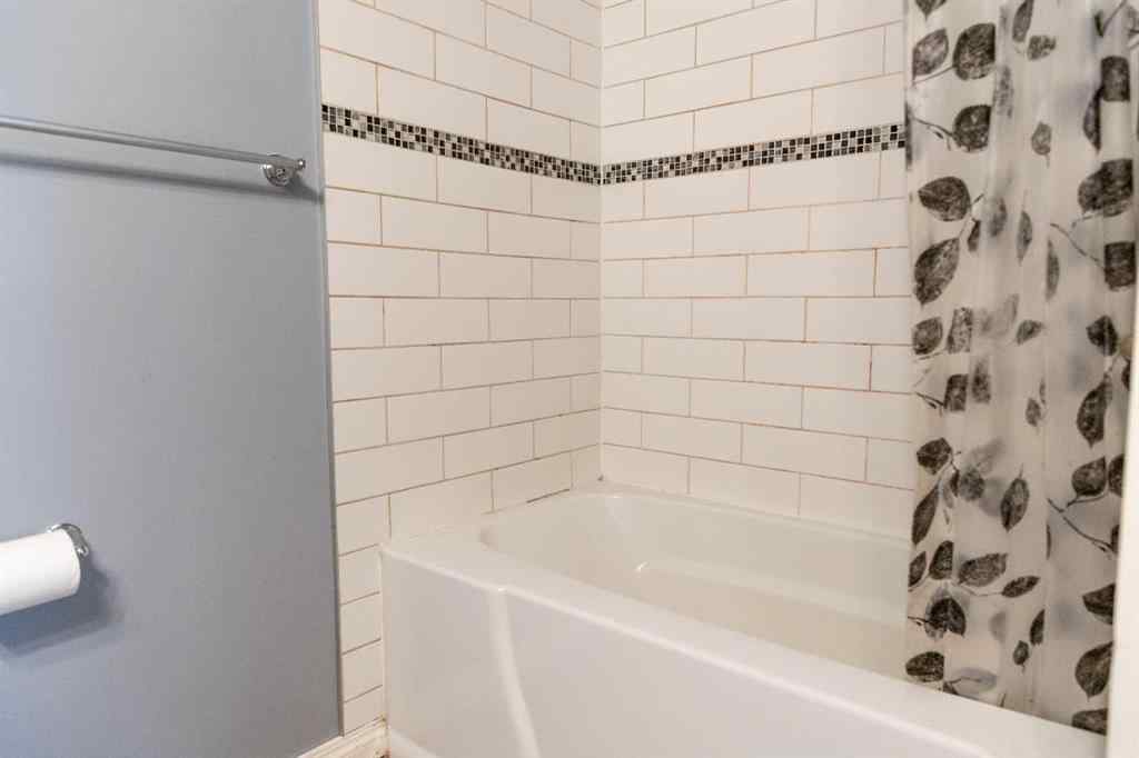 MLS® A2267608 - 21 Watson Street  in West Park Red Deer, Residential