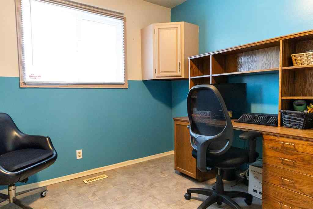 MLS® A2267608 - 21 Watson Street  in West Park Red Deer, Residential