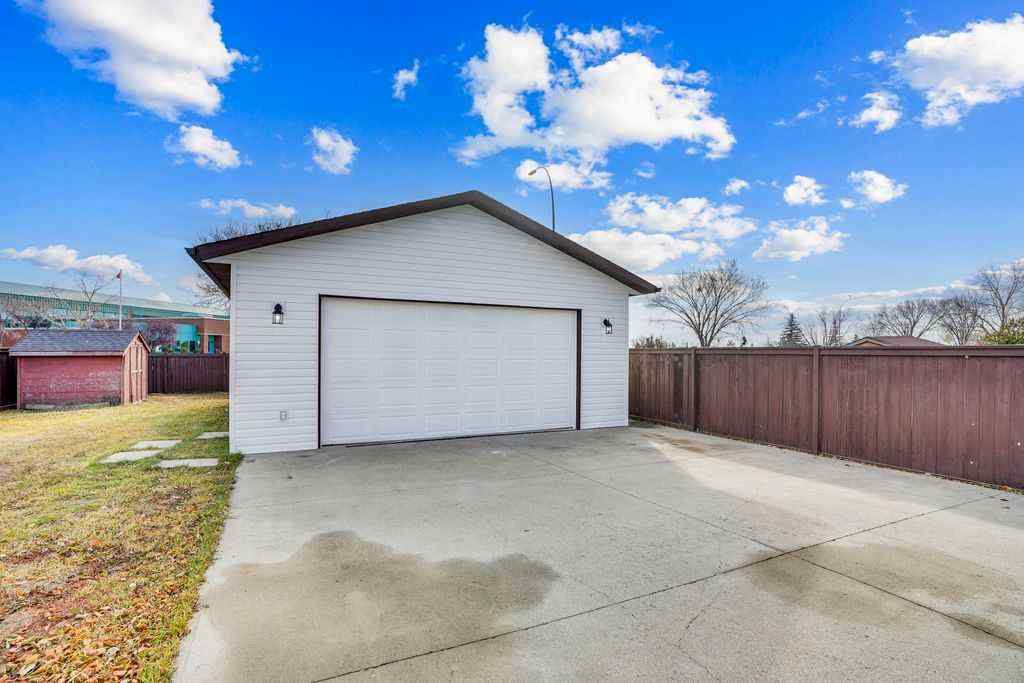 MLS® A2267615 - 56 Castleglen Crescent NE in Castleridge Calgary, Residential