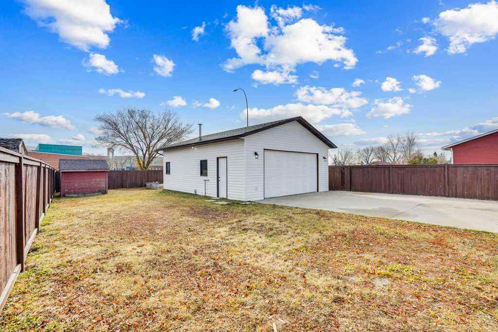 MLS® A2267615 - 56 Castleglen Crescent NE in Castleridge Calgary, Residential