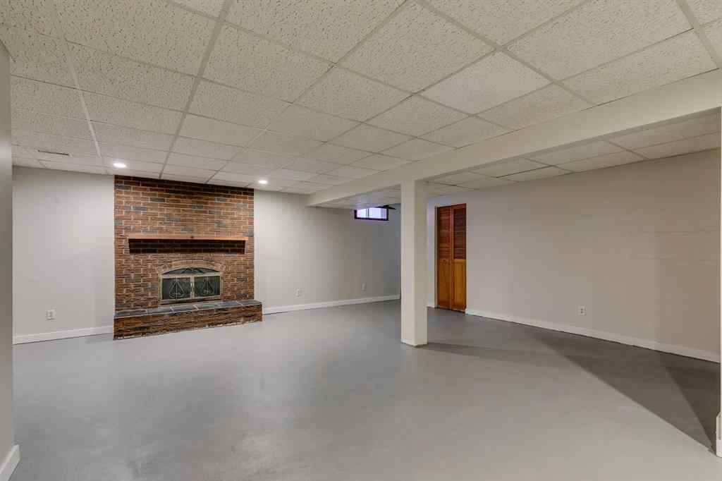 MLS® A2267622 - 2823 Dover Ridge Drive SE in Dover Calgary, Residential