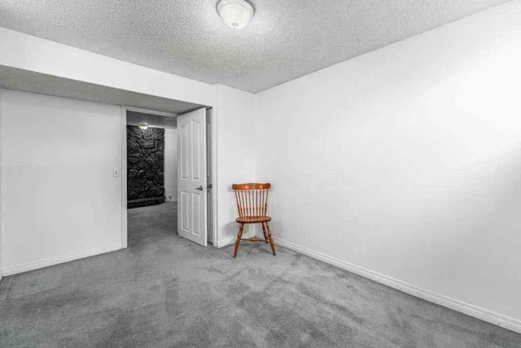 MLS® A2267623 - 6707 23 Avenue NE in Pineridge Calgary, Residential