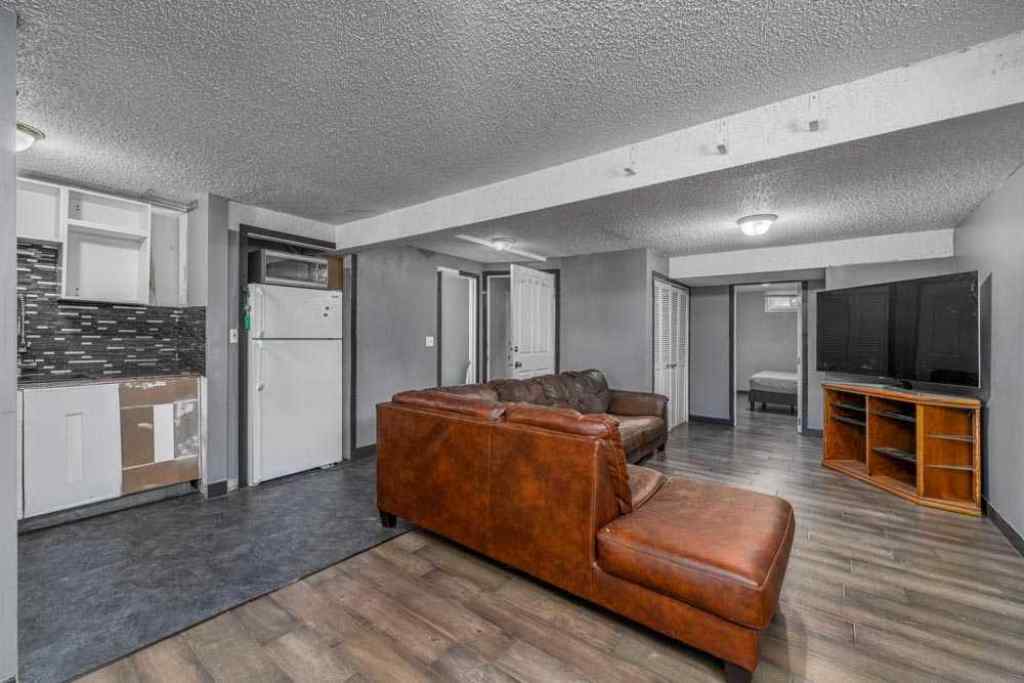 MLS® A2267623 - 6707 23 Avenue NE in Pineridge Calgary, Residential