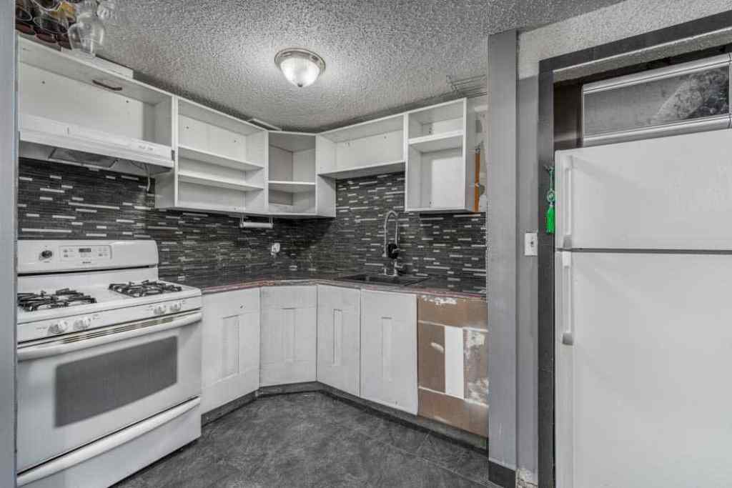 MLS® A2267623 - 6707 23 Avenue NE in Pineridge Calgary, Residential